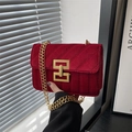 Retro burgundy velvet crossbody bag with gold chain strap and quilted square design - Red