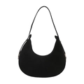 Borsa hobo a mezzaluna nera opaca minimalista con tracolla regolabile su sfondo bianco - Nero