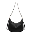 Borsa hobo nera minimalista con tracolla a catena e cucitura verticale su sfondo bianco - Nero
