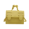 Bolso bandolera pequeño amarillo brillante con asa fruncida y hebillas en la solapa - Amarillo