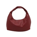 Bolso hobo de cuero trenzado rojo oscuro con forma de media luna minimalista en blanco - Rojo