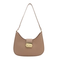 Bolso media luna marrón claro de cuero liso con hebilla metálica dorada elegante - Caqui