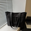 Borsa tote nera minimalista capiente con spalline larghe e cerniere intrecciate moderne - Nero