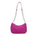 Borsa a spalla trapuntata magenta in nylon con motivo a rombi e catena d'argento - rosa acceso