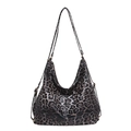 Grande borsa hobo leopardata da donna con tracolla regolabile su sfondo bianco - Marrone