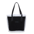 Secchiello nero alla moda con bordo in pile bianco e toppa in pelle con scritta FASHION - Borsa Singola / Nero