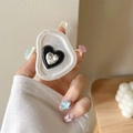 Dettaglio del supporto per telefono a cuore con base perlata e gemma scintillante - Base Irregolare Cuore Con Strass Scintillanti Bianchi - Nero