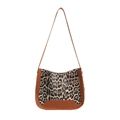 Suède bucket bag met luipaardprint, bruine leren stiksels en een schouderriem - Bruin
