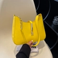 Sac sous l'aisselle jaune vif tendance avec chaîne dorée et fermoir à loquet métallique - Jaune