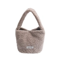 Plüsch Eimertasche für Damen in hellem Khaki mit CLEAR K Webetikett im Lammfellstil - Braun