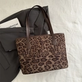 Große Shopper-Tasche mit Leopardenmuster, braunen Ledergriffen und viel Stauraum - Ohne Anhänger / Braun