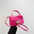 Sac bandoulière rose fuchsia avec texture crocodile et boucle en métal doré femme - Rose Rouge