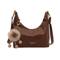 Sac hobo marron foncé en cuir mat avec pendentif peluche et texte logo blanc - Avec Ornement / Marron