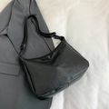 Minimalistische schwarze Tote Bag aus Vintage-PU-Leder mit verstellbarem Schultergurt - Ohne Anhänger / Schwarz