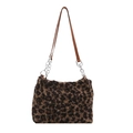 Bolso tote de felpa con estampado de leopardo, cuero sintético y cadena plateada - Caqui