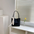 Borsa tote vintage nera con decorazione in sciarpa di seta e grande capacità - Nero