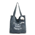 Sac fourre-tout en denim bleu avec texte 'CATCH THE GOOD THINGS' et charm nuage - Bleu Clair-Impression CATCH (Avec Pendentif Nuage)