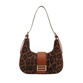Borsa a spalla trendy con stampa leopardata, tracolla in pelle marrone e fibbia dorata - Marrone