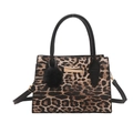 Borsa a tracolla leopardata marrone con manici neri e pompon decorativo in pelliccia - Marrone Chiaro