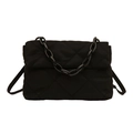 Bolso bandolera de nailon negro acolchado con costuras de rombos y cadena gruesa - Negro