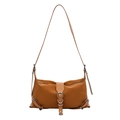 Braune Baguette-Tasche aus Kunstleder mit silbernen Beschlägen im Vintage-Biker-Stil - Gelb