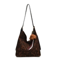 Grote bruine luipaardprint shopper met doodskop, zwarte riem en hondensleutelhanger - Luipaard Zwart zonder Hanger