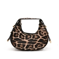 Leopardenmuster-Hobo-Tasche mit schwarzem Ledergriff und goldfarbenen Metallbeschlägen - Khaki