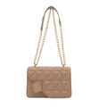 Elegante borsa a tracolla beige trapuntata con catena dorata e cuciture geometriche - Cachi