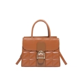 Elegante borsa marrone caramello con trapuntatura geometrica e fibbia a D dorata - Marrone