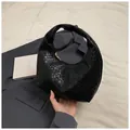 Detalle del bolso Hobo de cuero tejido negro con diseño clásico de asa anudada - Negro