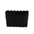 Minimalistische schwarze Plüsch-Clutch mit strukturierten Streifen und weicher Ästhetik - Schwarz