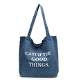Blauwe denim shopper met tekstprint, grote schoudertas van spijkerstof voor dames - Lichtblauw