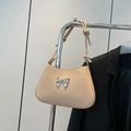 Sac à épaule en cuir beige élégant avec nœud argenté et détail de sangle nouée - Kaki