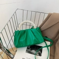 Chic green cloud bag with pearl handle and shoulder strap in a stylish metal basket - Green