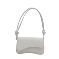Bolso bandolera blanco minimalista con solapa magnética y detalle de nudos en la correa - Blanco