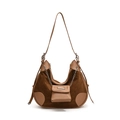 Borsa hobo marrone in pelle scamosciata patchwork con mini ciondolo e catena decorativa - Cachi
