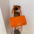 Feloveranje gewatteerde crossbodytas met geweven handvat en V-patroon stiksel - Oranje