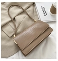 Minimalistische beige crossbodytas met flap in krokodillenprint en goud metaal - Khaki
