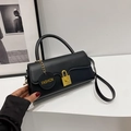 Borsa a tracolla nera in ecopelle con manico superiore e chiusura dorata - Nero