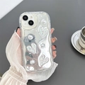 Dettaglio custodia iPhone con cuori olografici, perle 3D e specchio su cornice a onde - Specchio a Cuore Increspato (iPhone 7/8/SE 2020)