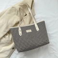 Große Shopper-Tasche mit Hahnentrittmuster, cremefarbenen Henkeln und Golddetails - Weiß