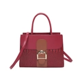 Bolso de mano en rojo y marrón con textura de cocodrilo y hebilla dorada en fondo blanco - Rojo