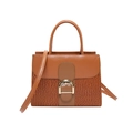Bolso de mano estructurado marrón con textura de cocodrilo y hebilla dorada - Marrón