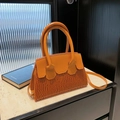 Stijlvolle oranje handtas met krokodillenpatroon en bijpassende crossbody schouderriem - Geelbruin