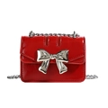 Mini sac en cuir verni rouge avec nœud en métal argenté et bandoulière en chaîne - Rouge