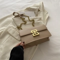 Borsa a tracolla beige in pelle con chiusura dorata e tracolla a catena chic - Cachi