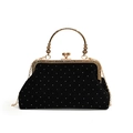 Elegante schwarze Samt-Clutch-Tasche mit Strasssteinen und goldenem Blumen-Griffdesign - Schwarz