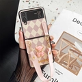 Funda a cuadros rosa para Samsung Z Flip 6 con oso 3D y correa de mano de cuero - Rosa / Samsung ZFlip3