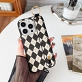 Detalle de funda de lujo con rombos, anillo dorado y correa para la muñeca - Negro / iPhone 7/8/SE 2020