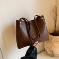 Retro große braune Einkaufstasche mit Modelabel und Goldnieten für berufstätige Damen - Braun